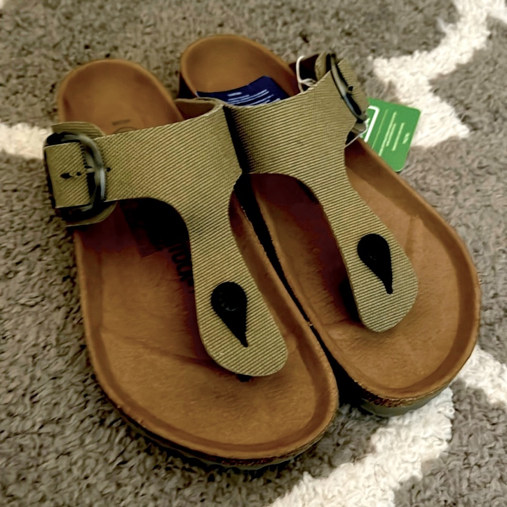 NWT Birkenstock sz 39 green canvas. Perfect for summer! Brand new!